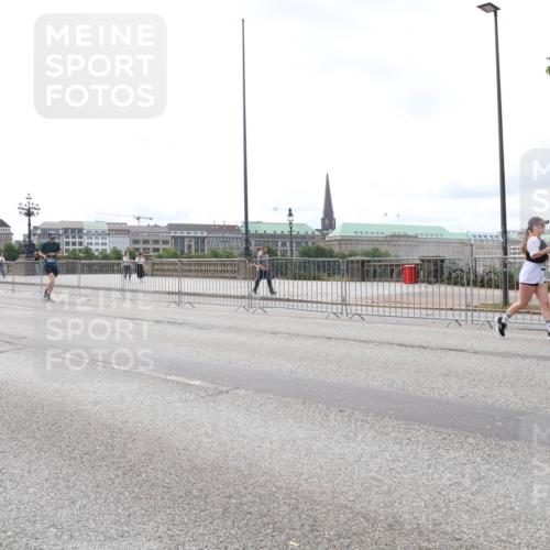 29.06.2025 - hella hamburg halbmarathon Lena Gebhardt http://msf.ph/oto/8406877 29.06.2025 10:24:29 Lombardsbrücke 4719, 1005, 1009, 1064, 1352, 1389, 1395, 2132, 2280, 2477, 2944, 3013, 3053, 3099, 3113, 3132, 3185, 3285, 3421, 3579, 3786, 4111, 4162, 4221, 4464, 4684, 4719, 4993, 5039, 5138, 5260, 5829, 5830, 5954, 6261, 6478, 6524, 6526, 6570, 7426, 7528, 7920, 7975, 8167, 8187, 8297, 9063, 10907, 11306, 11347, 11651, 11816, 11817, 12070, 12210, 12303, 13111, 13113, 13380, 13573, 13638, 13711, 14143, 15975, 17535 meine-sportfotos.de