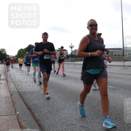 29.06.2025 - hella hamburg halbmarathon Lena Gebhardt http://msf.ph/oto/8406879 29.06.2025 10:04:00 Lombardsbrücke 1358, 5363, 11614, 15520, 1032, 1355, 1367, 2277, 2683, 2759, 2979, 3488, 4095, 4488, 5058, 5363, 5384, 5396, 5613, 5976, 6142, 6706, 6709, 7006, 7017, 7306, 7485, 8177, 8421, 8422, 8423, 8469, 8484, 8727, 9280, 9526, 9899, 10389, 10756, 11402, 11511, 11582, 11614, 12004, 12005, 12336, 12653, 13173, 13583, 13793, 15520, 15525, 15643, 15678, 15859, 16099, 16113, 16621, 17098, 17437, 17550 meine-sportfotos.de