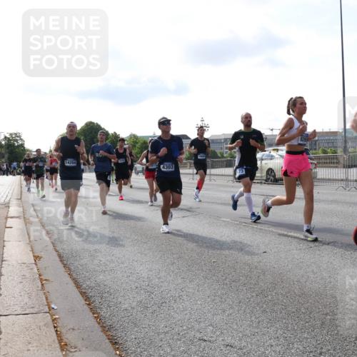 29.06.2025 - hella hamburg halbmarathon Lena Gebhardt http://msf.ph/oto/8406916 29.06.2025 09:49:44 Lombardsbrücke 14204, 13141, 5013, 4303, 926, 4, 1343, 1445, 1800, 1975, 2324, 2573, 2745, 2750, 2849, 2949, 2980, 3014, 3116, 3136, 3282, 3431, 3530, 4148, 4303, 4318, 4425, 4528, 4766, 5648, 6095, 6123, 6149, 6682, 7035, 7229, 7495, 7796, 8370, 8465, 8925, 9264, 9265, 9296, 9686, 9914, 10680, 10930, 11765, 11952, 12098, 12327, 12839, 13141, 13158, 13457, 13800, 14077, 14204, 14359, 14374, 14560, 14629, 14667, 14688, 14789, 15094 meine-sportfotos.de
