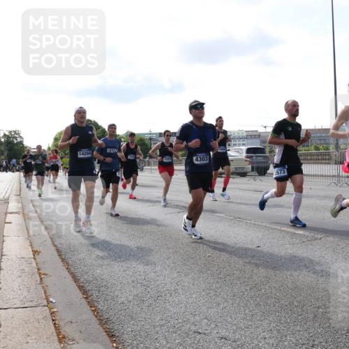 29.06.2025 - hella hamburg halbmarathon Lena Gebhardt http://msf.ph/oto/8406965 29.06.2025 09:49:44 Lombardsbrücke 14204, 1314, 15013, 4303, 10680, 2573, 265, 666666, 1343, 1445, 1800, 1975, 2324, 2573, 2745, 2750, 2849, 2949, 2980, 3014, 3116, 3136, 3282, 3431, 3530, 4148, 4303, 4318, 4425, 4528, 4766, 5648, 6095, 6123, 6149, 6682, 7035, 7229, 7495, 7796, 8370, 8465, 8925, 9264, 9265, 9296, 9686, 9914, 10680, 10930, 11765, 11952, 12098, 12327, 12839, 13141, 13158, 13457, 13800, 14077, 14204, 14359, 14374, 14560, 14629, 14667, 14688, 14789, 15094 meine-sportfotos.de