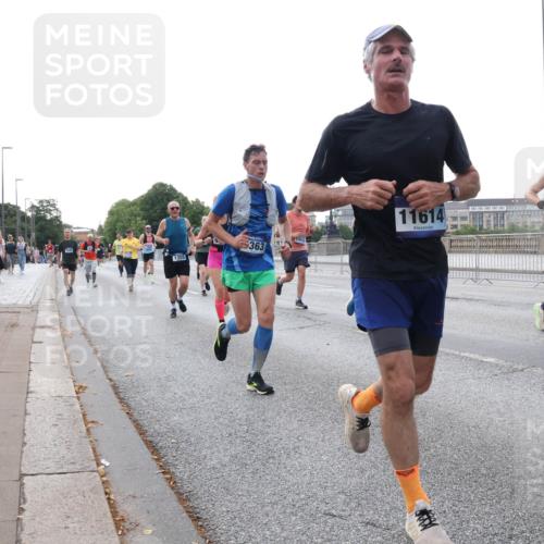 29.06.2025 - hella hamburg halbmarathon Lena Gebhardt http://msf.ph/oto/8406976 29.06.2025 10:04:01 Lombardsbrücke 1355, 363, 1265, 11614, 1032, 1355, 1367, 2277, 2683, 2759, 2979, 3488, 4095, 4488, 5058, 5363, 5384, 5396, 5613, 5976, 6142, 6706, 6709, 7006, 7017, 7306, 7485, 8177, 8421, 8422, 8423, 8469, 8484, 8727, 9280, 9526, 9899, 10389, 10756, 11402, 11511, 11582, 11614, 12004, 12005, 12336, 12653, 13173, 13583, 13793, 15520, 15525, 15643, 15678, 15859, 16099, 16113, 16621, 17071, 17098, 17437, 17550 meine-sportfotos.de