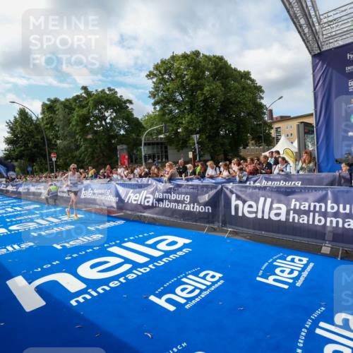 29.06.2025 - hella hamburg halbmarathon Zöllner http://msf.ph/oto/8407005 29.06.2025 10:12:45 Ziel 28 meine-sportfotos.de