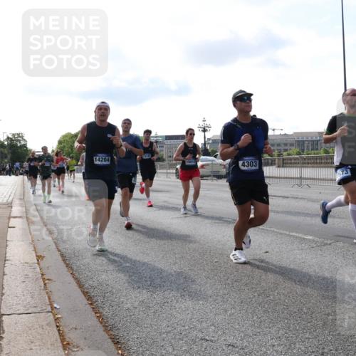 29.06.2025 - hella hamburg halbmarathon Lena Gebhardt http://msf.ph/oto/8407012 29.06.2025 09:49:45 Lombardsbrücke 14204, 13141, 15013, 4303, 73, 66666, 1343, 1445, 1800, 1975, 2324, 2573, 2745, 2750, 2849, 2949, 2980, 3014, 3116, 3136, 3282, 3431, 3530, 4148, 4303, 4318, 4425, 4528, 4766, 5648, 6095, 6123, 6149, 6682, 7035, 7229, 7495, 7796, 8370, 8465, 8629, 8925, 9264, 9265, 9296, 9686, 9914, 10680, 10930, 11765, 11952, 12098, 12327, 12839, 13141, 13457, 13800, 14077, 14204, 14359, 14374, 14560, 14629, 14667, 14688, 14789, 15094 meine-sportfotos.de