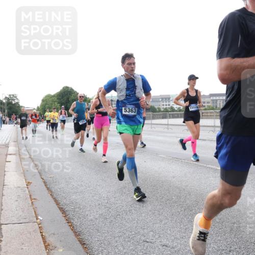 29.06.2025 - hella hamburg halbmarathon Lena Gebhardt http://msf.ph/oto/8407041 29.06.2025 10:04:01 Lombardsbrücke 1355, 5363, 15520, 11614, 1032, 1355, 1367, 2277, 2683, 2759, 2979, 3488, 4095, 4488, 5058, 5363, 5384, 5396, 5613, 5976, 6142, 6706, 6709, 7006, 7017, 7306, 7485, 8177, 8421, 8422, 8423, 8469, 8484, 8727, 9280, 9526, 9899, 10389, 10756, 11402, 11511, 11582, 11614, 12004, 12005, 12336, 12653, 13173, 13583, 13793, 15520, 15525, 15643, 15678, 15859, 16099, 16113, 16621, 17071, 17098, 17437, 17550 meine-sportfotos.de