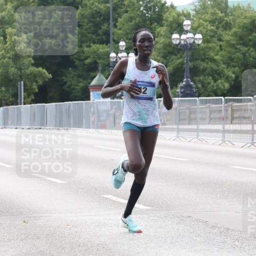 29.06.2025 - hella hamburg halbmarathon Lena Gebhardt http://msf.ph/oto/8407057 29.06.2025 09:35:53 Lombardsbrücke 2, 28, 36, 39, 42, 47, 14689, 17888 meine-sportfotos.de