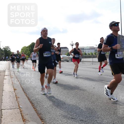 29.06.2025 - hella hamburg halbmarathon Lena Gebhardt http://msf.ph/oto/8407062 29.06.2025 09:49:45 Lombardsbrücke 1975, 14204, 141, 15013, 10680, 4303, 25, 73, 1343, 1445, 1800, 1975, 2324, 2573, 2745, 2750, 2849, 2949, 2980, 3014, 3116, 3136, 3282, 3431, 3530, 4148, 4303, 4318, 4425, 4528, 4766, 5648, 6095, 6123, 6149, 6682, 7035, 7229, 7495, 7796, 8370, 8465, 8629, 8925, 9264, 9265, 9296, 9686, 9914, 10680, 10930, 11765, 11952, 12098, 12327, 12839, 13141, 13457, 13800, 14077, 14204, 14359, 14374, 14560, 14629, 14667, 14688, 14789, 15094 meine-sportfotos.de