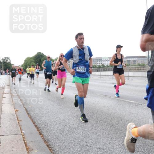 29.06.2025 - hella hamburg halbmarathon Lena Gebhardt http://msf.ph/oto/8407073 29.06.2025 10:04:01 Lombardsbrücke 989, 1355, 5363, 15520, 1161, 1032, 1355, 1367, 2277, 2683, 2759, 2979, 3488, 4095, 4488, 5058, 5363, 5384, 5396, 5613, 5976, 6142, 6706, 6709, 7006, 7017, 7306, 7485, 8177, 8421, 8422, 8423, 8469, 8484, 8727, 9280, 9526, 9899, 10389, 10756, 11402, 11511, 11582, 11614, 12004, 12005, 12336, 12653, 13173, 13583, 13793, 15520, 15525, 15643, 15678, 15859, 16099, 16113, 16621, 17071, 17098, 17437, 17550 meine-sportfotos.de