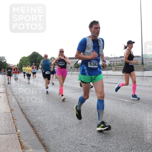 29.06.2025 - hella hamburg halbmarathon Lena Gebhardt http://msf.ph/oto/8407109 29.06.2025 10:04:01 Lombardsbrücke 1355, 9899, 5363, 1032, 1355, 1367, 2277, 2683, 2759, 2979, 3488, 4095, 4488, 5058, 5363, 5384, 5396, 5613, 5976, 6142, 6706, 6709, 7006, 7017, 7306, 7485, 8177, 8421, 8422, 8423, 8469, 8484, 8727, 9280, 9526, 9899, 10389, 10756, 11402, 11511, 11582, 11614, 12004, 12005, 12336, 12653, 13173, 13583, 13793, 15520, 15525, 15643, 15678, 15859, 16099, 16113, 16621, 17071, 17098, 17437, 17550 meine-sportfotos.de