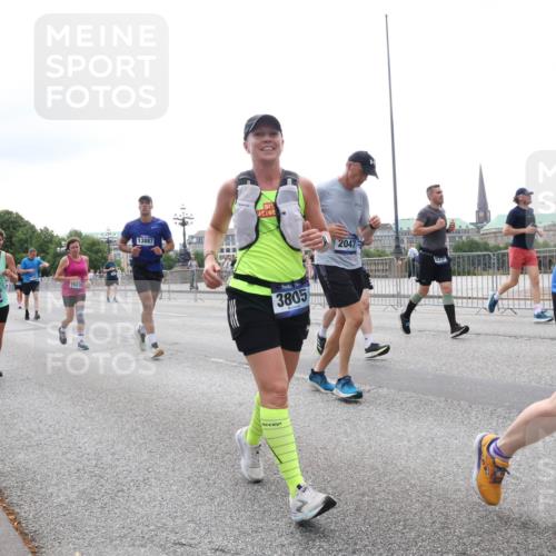 29.06.2025 - hella hamburg halbmarathon Lena Gebhardt http://msf.ph/oto/8407111 29.06.2025 10:50:33 Lombardsbrücke 7677, 3203, 1523, 13887, 3805, 2047, 138, 1259, 1828, 1930, 2047, 2200, 3184, 3203, 3229, 3647, 3680, 3701, 3710, 3805, 3838, 3897, 4090, 4168, 4642, 4695, 4771, 4961, 5119, 5131, 5997, 6178, 6680, 6830, 7133, 7161, 7505, 7677, 7721, 7722, 7755, 7938, 8200, 8254, 8299, 8833, 8834, 9096, 9168, 9605, 9933, 9940, 10060, 10286, 10437, 10617, 10744, 11426, 11696, 11716, 12079, 12392, 12393, 13127, 13128, 13381, 13846, 13887, 14102, 14144, 14591, 14940, 15017, 15230, 15416 meine-sportfotos.de