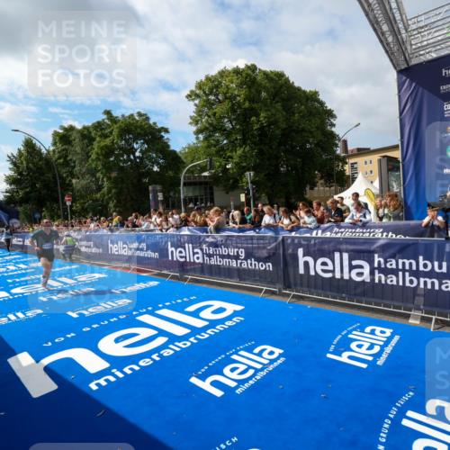29.06.2025 - hella hamburg halbmarathon Zöllner http://msf.ph/oto/8407134 29.06.2025 10:14:02 Ziel 31, 42, 14689 meine-sportfotos.de