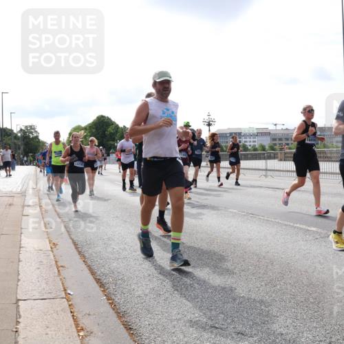 29.06.2025 - hella hamburg halbmarathon Lena Gebhardt http://msf.ph/oto/8407179 29.06.2025 10:16:45 Lombardsbrücke 12230, 11442, 9492, 16856, 5036, 5037, 1117, 1212, 1240, 1244, 1331, 1403, 1553, 1599, 1602, 1825, 2225, 2347, 2912, 3030, 3088, 3156, 3176, 3450, 3484, 3622, 3648, 3687, 4478, 4583, 5036, 5037, 5294, 6024, 6328, 6488, 6742, 6941, 6948, 7114, 7115, 7158, 7257, 7345, 7358, 7360, 7376, 7753, 7924, 7928, 8263, 8295, 8317, 8513, 8597, 8619, 8645, 8707, 8847, 8857, 9091, 9208, 9332, 9492, 9628, 9664, 9676, 9810, 10076, 10139, 10141, 10183, 10232, 11344, 11345 meine-sportfotos.de
