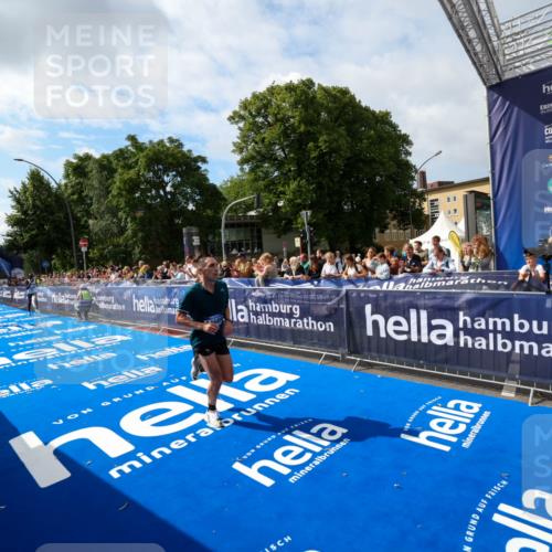 29.06.2025 - hella hamburg halbmarathon Zöllner http://msf.ph/oto/8407182 29.06.2025 10:14:03 Ziel 31, 42, 14689 meine-sportfotos.de