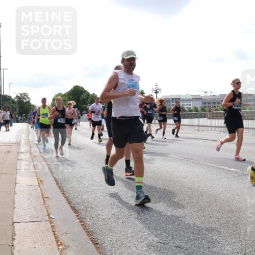 29.06.2025 - hella hamburg halbmarathon Lena Gebhardt http://msf.ph/oto/8407210 29.06.2025 10:16:45 Lombardsbrücke 15658, 12230, 9492, 16856, 831, 5036, 1117, 1212, 1240, 1244, 1331, 1403, 1553, 1599, 1602, 1825, 2225, 2347, 2912, 3030, 3088, 3156, 3176, 3450, 3484, 3622, 3648, 3687, 4478, 4583, 5036, 5037, 5294, 6024, 6328, 6488, 6742, 6941, 6948, 7114, 7115, 7158, 7257, 7345, 7358, 7360, 7376, 7753, 7924, 7928, 8263, 8295, 8317, 8513, 8597, 8619, 8645, 8707, 8847, 8857, 9091, 9208, 9332, 9492, 9628, 9664, 9676, 9810, 10076, 10139, 10141, 10183, 10232, 11344, 11345 meine-sportfotos.de