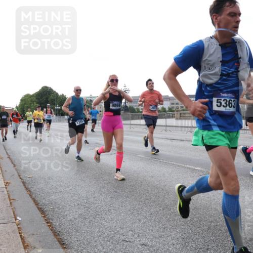 29.06.2025 - hella hamburg halbmarathon Lena Gebhardt http://msf.ph/oto/8407218 29.06.2025 10:04:02 Lombardsbrücke 1355, 9899, 12653, 5363, 15520, 1032, 1355, 1367, 2277, 2683, 2759, 2979, 3488, 4095, 4488, 4587, 5058, 5363, 5384, 5396, 5613, 5976, 6142, 6706, 6709, 7006, 7017, 7306, 7485, 8177, 8421, 8422, 8423, 8469, 8484, 8727, 9280, 9526, 9899, 10389, 10756, 11402, 11511, 11582, 11614, 12004, 12005, 12336, 12653, 13173, 13583, 13793, 14340, 15520, 15525, 15643, 15678, 15859, 16099, 16113, 16621, 17071, 17098, 17437, 17550 meine-sportfotos.de