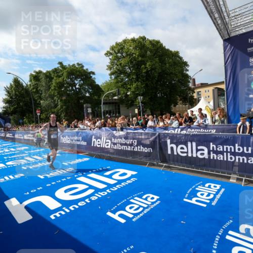 29.06.2025 - hella hamburg halbmarathon Zöllner http://msf.ph/oto/8407227 29.06.2025 10:14:04 Ziel 31, 42, 14689 meine-sportfotos.de