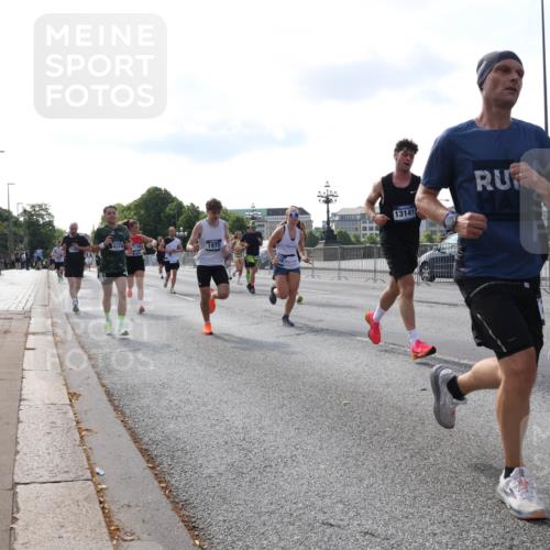 29.06.2025 - hella hamburg halbmarathon Lena Gebhardt http://msf.ph/oto/8407238 29.06.2025 09:49:46 Lombardsbrücke 1975, 4374, 117, 13141, 1343, 1445, 1800, 1975, 2324, 2573, 2745, 2750, 2849, 2949, 2980, 3014, 3116, 3136, 3282, 3431, 3530, 4148, 4303, 4318, 4425, 4528, 4766, 5648, 6095, 6123, 6149, 6682, 7035, 7229, 7495, 7796, 8370, 8465, 8629, 8925, 9264, 9265, 9296, 9686, 9914, 9979, 10680, 10930, 11765, 12098, 12327, 12839, 13141, 13457, 13800, 14077, 14204, 14359, 14374, 14560, 14629, 14667, 14688, 14789, 15094 meine-sportfotos.de