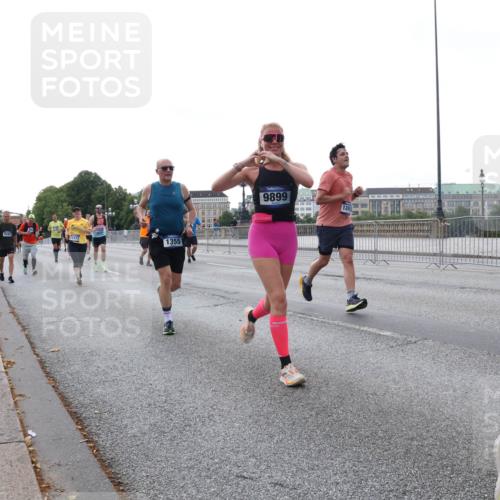 29.06.2025 - hella hamburg halbmarathon Lena Gebhardt http://msf.ph/oto/8407259 29.06.2025 10:04:02 Lombardsbrücke 1355, 9899, 1265, 1032, 1355, 1367, 2277, 2683, 2759, 2979, 3488, 4095, 4488, 4587, 5058, 5363, 5384, 5396, 5613, 5976, 6142, 6706, 6709, 7006, 7017, 7306, 7485, 8177, 8421, 8422, 8423, 8469, 8484, 8727, 9280, 9526, 9899, 10389, 10756, 11402, 11511, 11582, 11614, 12004, 12005, 12336, 12653, 13173, 13583, 13793, 14340, 15520, 15525, 15643, 15678, 15859, 16099, 16113, 16621, 17071, 17098, 17437, 17550 meine-sportfotos.de