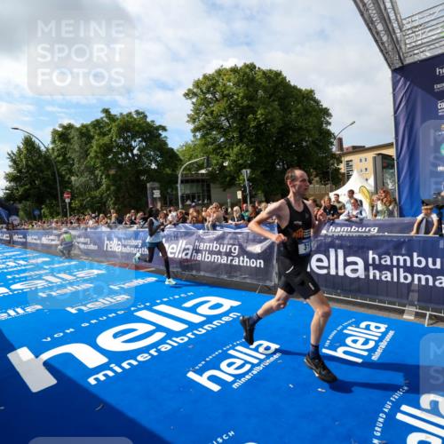 29.06.2025 - hella hamburg halbmarathon Zöllner http://msf.ph/oto/8407273 29.06.2025 10:14:05 Ziel 31, 42 meine-sportfotos.de
