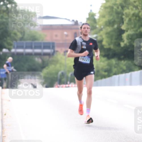29.06.2025 - hella hamburg halbmarathon Lena Gebhardt http://msf.ph/oto/8407274 29.06.2025 09:36:22 Lombardsbrücke 19227, 42, 14689, 19227 meine-sportfotos.de