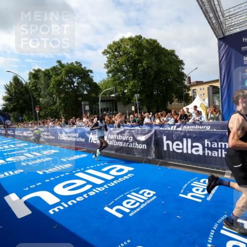 29.06.2025 - hella hamburg halbmarathon Zöllner http://msf.ph/oto/8407285 29.06.2025 10:14:05 Ziel 31, 42 meine-sportfotos.de
