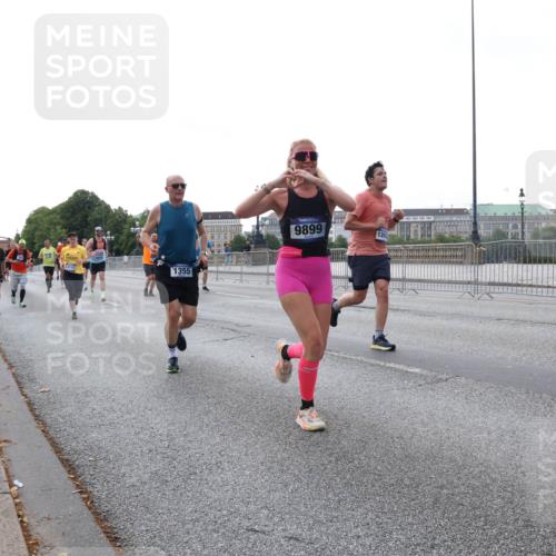29.06.2025 - hella hamburg halbmarathon Lena Gebhardt http://msf.ph/oto/8407296 29.06.2025 10:04:02 Lombardsbrücke 9280, 1355, 9899, 126, 1032, 1355, 1367, 2277, 2683, 2759, 2979, 3488, 4095, 4488, 4587, 5058, 5363, 5384, 5396, 5613, 5976, 6142, 6706, 6709, 7006, 7017, 7306, 7485, 8177, 8421, 8422, 8423, 8469, 8484, 8727, 9280, 9526, 9899, 10389, 10756, 11402, 11511, 11582, 11614, 12004, 12005, 12336, 12653, 13173, 13583, 13793, 14340, 15520, 15525, 15643, 15678, 15859, 16099, 16113, 16621, 17071, 17098, 17437, 17550 meine-sportfotos.de
