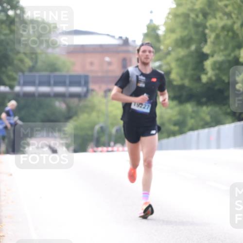 29.06.2025 - hella hamburg halbmarathon Lena Gebhardt http://msf.ph/oto/8407308 29.06.2025 09:36:22 Lombardsbrücke 19227, 42, 14689, 19227 meine-sportfotos.de