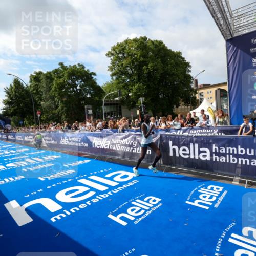 29.06.2025 - hella hamburg halbmarathon Zöllner http://msf.ph/oto/8407309 29.06.2025 10:14:05 Ziel 31, 42 meine-sportfotos.de