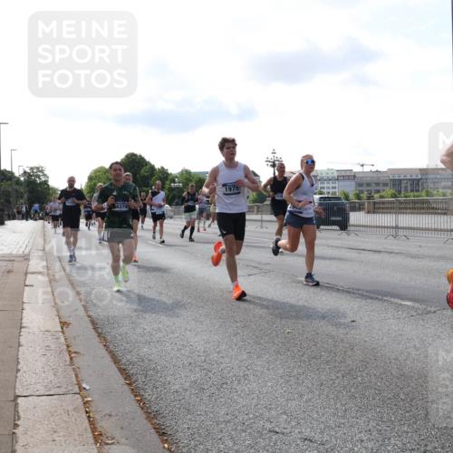 29.06.2025 - hella hamburg halbmarathon Lena Gebhardt http://msf.ph/oto/8407315 29.06.2025 09:49:47 Lombardsbrücke 4374, 1975, 1639, 13141, 1343, 1445, 1615, 1800, 1975, 2324, 2573, 2745, 2750, 2849, 2949, 2980, 3014, 3116, 3136, 3282, 3431, 3530, 4148, 4303, 4318, 4425, 4528, 4766, 5248, 5648, 6095, 6123, 6682, 7035, 7229, 7495, 7796, 8370, 8465, 8629, 8925, 9264, 9265, 9294, 9296, 9686, 9914, 9979, 10680, 10930, 11765, 12098, 12327, 12839, 13141, 13457, 13800, 14077, 14204, 14359, 14374, 14560, 14629, 14667, 14688, 14789, 15094 meine-sportfotos.de