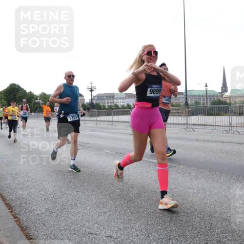 29.06.2025 - hella hamburg halbmarathon Lena Gebhardt http://msf.ph/oto/8407328 29.06.2025 10:04:02 Lombardsbrücke 13173, 1355, 9899, 12653, 1032, 1355, 1367, 2277, 2683, 2759, 2979, 3488, 4095, 4488, 4587, 5058, 5363, 5384, 5396, 5613, 5976, 6142, 6706, 6709, 7006, 7017, 7306, 7485, 8177, 8421, 8422, 8423, 8469, 8484, 8727, 9280, 9526, 9899, 10389, 10756, 11402, 11511, 11582, 11614, 12004, 12005, 12336, 12653, 13173, 13583, 13793, 14340, 15520, 15525, 15643, 15678, 15859, 16099, 16113, 16621, 17071, 17098, 17437, 17550 meine-sportfotos.de