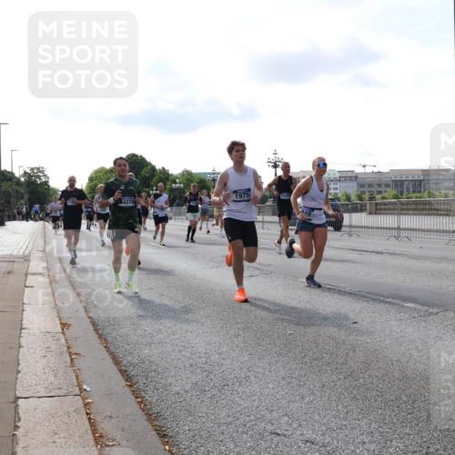 29.06.2025 - hella hamburg halbmarathon Lena Gebhardt http://msf.ph/oto/8407337 29.06.2025 09:49:47 Lombardsbrücke 1975, 4374, 16399, 049, 13141, 1343, 1445, 1615, 1800, 1975, 2324, 2573, 2745, 2750, 2849, 2949, 2980, 3014, 3116, 3136, 3282, 3431, 3530, 4148, 4303, 4318, 4425, 4528, 4766, 5248, 5648, 6095, 6123, 6682, 7035, 7229, 7495, 7796, 8370, 8465, 8629, 8925, 9264, 9265, 9294, 9296, 9686, 9914, 9979, 10680, 10930, 11765, 12098, 12327, 12839, 13141, 13457, 13800, 14077, 14204, 14359, 14374, 14560, 14629, 14667, 14688, 14789, 15094 meine-sportfotos.de