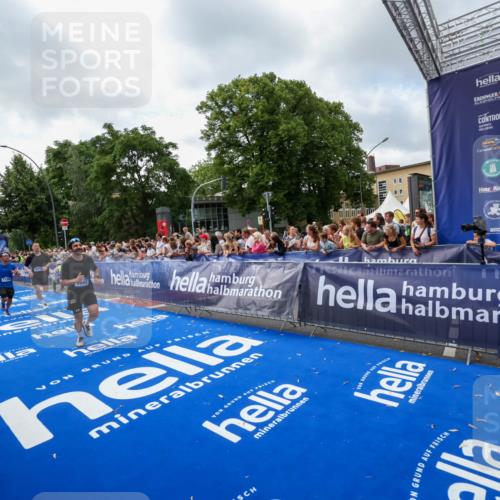 29.06.2025 - hella hamburg halbmarathon Zöllner http://msf.ph/oto/8407346 29.06.2025 10:42:16 Ziel 1441, 1903, 5682, 7765, 7865, 9365, 13709, 14811, 14899, 16626, 16660, 17182, 17363, 18772, 18802 meine-sportfotos.de