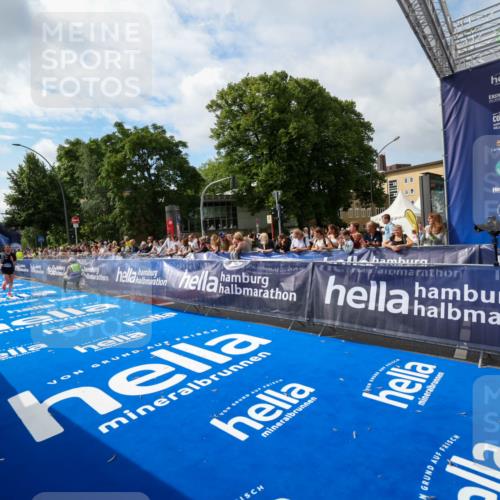 29.06.2025 - hella hamburg halbmarathon Zöllner http://msf.ph/oto/8407359 29.06.2025 10:14:32 Ziel 19227 meine-sportfotos.de