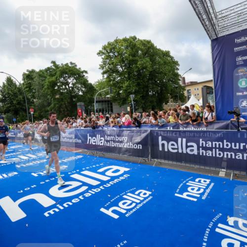 29.06.2025 - hella hamburg halbmarathon Zöllner http://msf.ph/oto/8407394 29.06.2025 10:42:19 Ziel 1312, 1903, 2675, 7765, 7865, 9365, 13709, 13746, 14811, 14899, 15270, 16626, 16660, 17182, 17363, 18772, 18802 meine-sportfotos.de