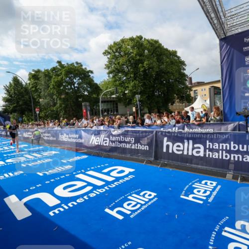29.06.2025 - hella hamburg halbmarathon Zöllner http://msf.ph/oto/8407396 29.06.2025 10:14:33 Ziel 19227 meine-sportfotos.de