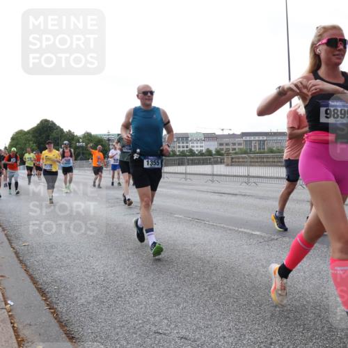29.06.2025 - hella hamburg halbmarathon Lena Gebhardt http://msf.ph/oto/8407397 29.06.2025 10:04:03 Lombardsbrücke 9280, 13173, 17096, 1355, 9899, 1032, 1355, 1367, 2277, 2683, 2759, 2979, 3488, 4095, 4488, 4587, 5058, 5354, 5363, 5365, 5384, 5396, 5613, 5976, 6142, 6706, 6709, 7006, 7017, 7306, 7485, 8177, 8421, 8422, 8423, 8469, 8484, 8727, 9280, 9526, 9899, 10389, 10756, 11402, 11511, 11582, 11614, 12004, 12005, 12336, 12653, 12998, 13173, 13583, 13793, 14340, 14436, 15520, 15525, 15643, 15678, 15859, 16099, 16113, 16621, 17071, 17098, 17437, 17550 meine-sportfotos.de