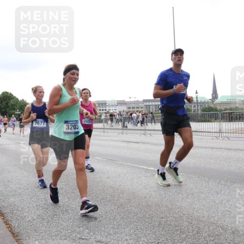 29.06.2025 - hella hamburg halbmarathon Lena Gebhardt http://msf.ph/oto/8407398 29.06.2025 10:50:35 Lombardsbrücke 7677, 3203, 15230, 1259, 1828, 1930, 2047, 2200, 3184, 3203, 3229, 3647, 3680, 3701, 3710, 3805, 3838, 3897, 4168, 4642, 4695, 4771, 4961, 5119, 5131, 5997, 6178, 6680, 6830, 7133, 7161, 7505, 7677, 7721, 7722, 7755, 7938, 8200, 8299, 8833, 8834, 8986, 9096, 9168, 9605, 9933, 10029, 10060, 10286, 10437, 10617, 10744, 11426, 11577, 11696, 11716, 12079, 12392, 12393, 13127, 13128, 13846, 13887, 14102, 14144, 14534, 14591, 14940, 15017, 15230, 15416 meine-sportfotos.de