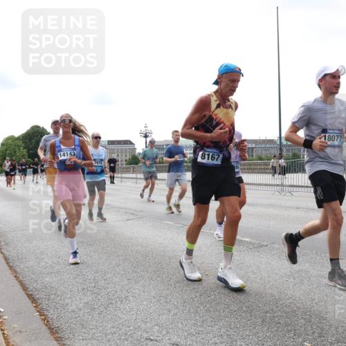 29.06.2025 - hella hamburg halbmarathon Lena Gebhardt http://msf.ph/oto/8407403 29.06.2025 10:24:36 Lombardsbrücke 14143, 7975, 8167, 18077, 1005, 1009, 1064, 1352, 1389, 1395, 2108, 2132, 2249, 2280, 2477, 2944, 3053, 3099, 3113, 3132, 3285, 3421, 3579, 3786, 4111, 4162, 4221, 4444, 4464, 4684, 4719, 4993, 5126, 5138, 5829, 5830, 6261, 6478, 6524, 6526, 6570, 7528, 7920, 7975, 8167, 8187, 8297, 9063, 10907, 11651, 11816, 11817, 12070, 12210, 12303, 13111, 13113, 13380, 13573, 13638, 13711, 14143, 14898, 15124, 15975, 17535 meine-sportfotos.de