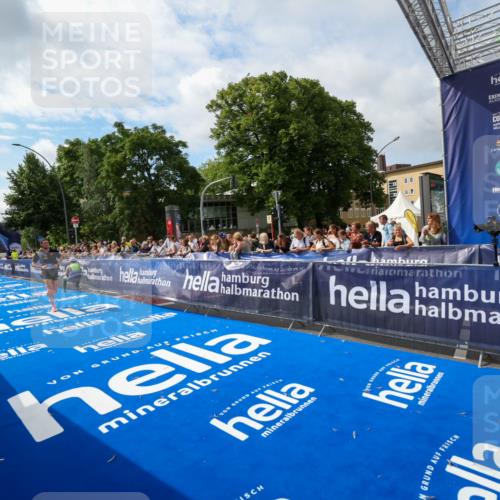 29.06.2025 - hella hamburg halbmarathon Zöllner http://msf.ph/oto/8407423 29.06.2025 10:14:34 Ziel 19227 meine-sportfotos.de