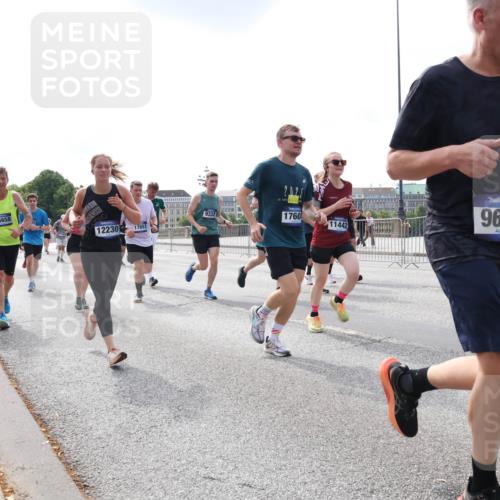 29.06.2025 - hella hamburg halbmarathon Lena Gebhardt http://msf.ph/oto/8407425 29.06.2025 10:16:46 Lombardsbrücke 15658, 9332, 12230, 17857, 1760, 11442, 9676, 1117, 1212, 1240, 1244, 1331, 1403, 1553, 1599, 1602, 1825, 2225, 2347, 2912, 3030, 3088, 3156, 3176, 3450, 3484, 3622, 3648, 3687, 4478, 4583, 5036, 5037, 5294, 6024, 6328, 6488, 6742, 6941, 6948, 7114, 7115, 7158, 7257, 7345, 7358, 7360, 7376, 7753, 7924, 7928, 8263, 8295, 8317, 8513, 8597, 8619, 8645, 8707, 8847, 8857, 9091, 9208, 9332, 9492, 9628, 9664, 9676, 9810, 10076, 10139, 10141, 10232, 11344, 11345 meine-sportfotos.de