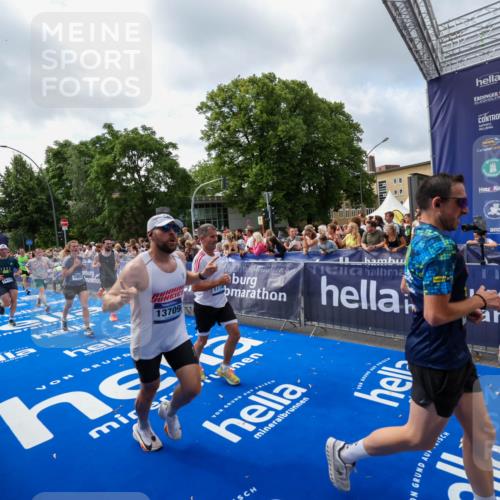 29.06.2025 - hella hamburg halbmarathon Zöllner http://msf.ph/oto/8407428 29.06.2025 10:42:21 Ziel 1312, 1903, 2675, 6639, 6770, 7865, 9365, 13709, 13746, 13807, 14811, 14899, 15270, 15654, 16626, 16660, 17182, 18802 meine-sportfotos.de