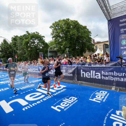 29.06.2025 - hella hamburg halbmarathon Zöllner http://msf.ph/oto/8407451 29.06.2025 10:42:22 Ziel 1312, 1903, 2675, 6639, 6770, 7865, 9365, 13709, 13746, 13807, 14226, 14811, 14899, 15270, 15654, 16281, 16660, 17182 meine-sportfotos.de