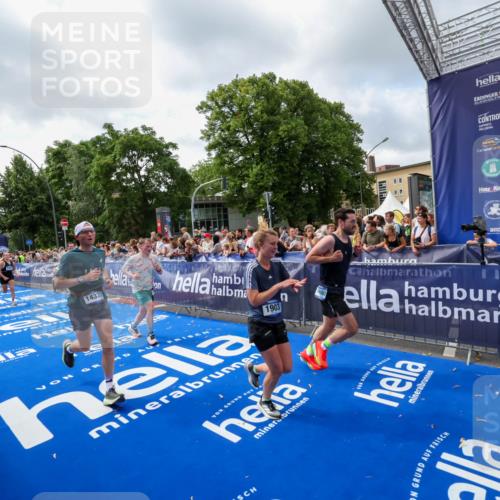 29.06.2025 - hella hamburg halbmarathon Zöllner http://msf.ph/oto/8407459 29.06.2025 10:42:23 Ziel 1312, 1903, 2675, 6639, 6770, 7865, 11907, 13746, 13807, 14226, 14811, 15175, 15270, 15654, 16281, 16660, 17182, 18330 meine-sportfotos.de