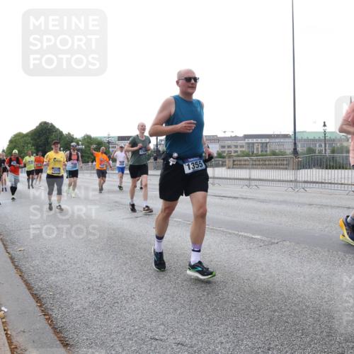 29.06.2025 - hella hamburg halbmarathon Lena Gebhardt http://msf.ph/oto/8407463 29.06.2025 10:04:03 Lombardsbrücke 1032, 1355, 1367, 2277, 2683, 2759, 2979, 3488, 4095, 4488, 4587, 5058, 5354, 5363, 5365, 5384, 5396, 5613, 5976, 6142, 6706, 6709, 7006, 7017, 7306, 7485, 8177, 8421, 8422, 8423, 8469, 8484, 8727, 9280, 9526, 9899, 10389, 10756, 11402, 11511, 11582, 11614, 12004, 12005, 12336, 12653, 12998, 13173, 13583, 13793, 14340, 14436, 15520, 15525, 15643, 15678, 15859, 16099, 16113, 16621, 17071, 17098, 17437, 17550 meine-sportfotos.de