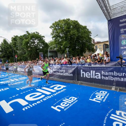 29.06.2025 - hella hamburg halbmarathon Zöllner http://msf.ph/oto/8407489 29.06.2025 10:42:24 Ziel 1256, 1312, 1903, 2675, 3523, 6639, 6770, 7693, 7865, 11907, 13746, 13807, 14226, 14811, 15095, 15175, 15270, 15654, 16281, 16660, 18330 meine-sportfotos.de