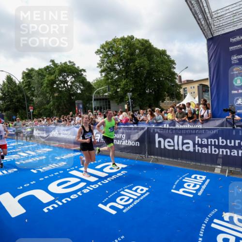 29.06.2025 - hella hamburg halbmarathon Zöllner http://msf.ph/oto/8407495 29.06.2025 10:42:24 Ziel 1256, 1312, 1903, 2675, 3523, 6639, 6770, 7693, 7865, 11907, 13746, 13807, 14226, 14811, 15095, 15175, 15270, 15654, 16281, 16660, 18330 meine-sportfotos.de