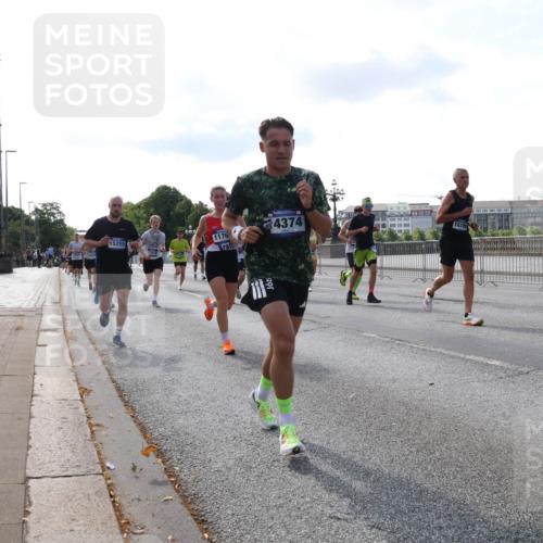 29.06.2025 - hella hamburg halbmarathon Lena Gebhardt http://msf.ph/oto/8407500 29.06.2025 09:49:48 Lombardsbrücke 15255, 1176, 4374, 16399, 1343, 1445, 1615, 1800, 1975, 2324, 2415, 2573, 2745, 2750, 2849, 2949, 2980, 3014, 3136, 3282, 3431, 3530, 4148, 4303, 4318, 4425, 4528, 4766, 5248, 5648, 6095, 6123, 6682, 7035, 7229, 7495, 7796, 8370, 8465, 8629, 8925, 9264, 9265, 9294, 9296, 9686, 9914, 9979, 10680, 10930, 11765, 12098, 12327, 12839, 13141, 13457, 13800, 14077, 14204, 14359, 14374, 14560, 14629, 14667, 14688, 14789, 15094 meine-sportfotos.de