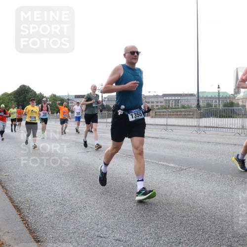 29.06.2025 - hella hamburg halbmarathon Lena Gebhardt http://msf.ph/oto/8407501 29.06.2025 10:04:03 Lombardsbrücke 9280, 13173, 1709, 1355, 12653, 1032, 1355, 1367, 2277, 2683, 2759, 2979, 3488, 4095, 4488, 4587, 5058, 5354, 5363, 5365, 5384, 5396, 5613, 5976, 6142, 6706, 6709, 7006, 7017, 7306, 7485, 8177, 8421, 8422, 8423, 8469, 8484, 8727, 9280, 9526, 9899, 10389, 10756, 11402, 11511, 11582, 11614, 12004, 12005, 12336, 12653, 12998, 13173, 13583, 13793, 14340, 14436, 15520, 15525, 15643, 15678, 15859, 16099, 16113, 16621, 17071, 17098, 17437, 17550 meine-sportfotos.de