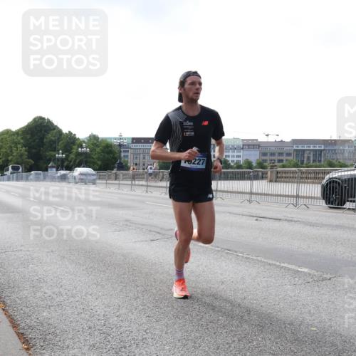 29.06.2025 - hella hamburg halbmarathon Lena Gebhardt http://msf.ph/oto/8407522 29.06.2025 09:36:27 Lombardsbrücke 227, 42, 14689, 19227 meine-sportfotos.de