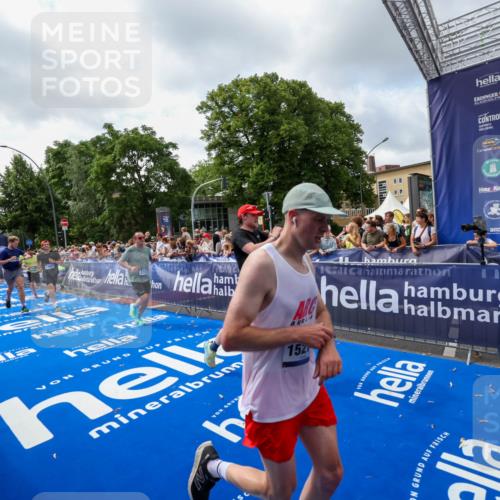 29.06.2025 - hella hamburg halbmarathon Zöllner http://msf.ph/oto/8407523 29.06.2025 10:42:26 Ziel 1256, 1312, 1800, 2233, 2675, 3523, 6639, 6770, 7693, 11907, 13746, 13807, 14226, 15095, 15175, 15270, 15623, 15654, 16281, 17637, 17911, 18330 meine-sportfotos.de