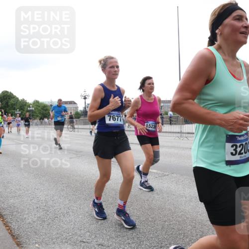29.06.2025 - hella hamburg halbmarathon Lena Gebhardt http://msf.ph/oto/8407539 29.06.2025 10:50:35 Lombardsbrücke 969, 7677, 15230, 320, 1259, 1828, 1930, 2047, 2200, 3184, 3203, 3229, 3647, 3680, 3701, 3710, 3805, 3838, 3897, 4168, 4642, 4695, 4771, 4961, 5119, 5131, 5997, 6178, 6680, 6830, 7133, 7161, 7505, 7677, 7721, 7722, 7755, 7938, 8200, 8299, 8833, 8834, 8986, 9096, 9168, 9605, 9933, 10029, 10060, 10286, 10437, 10617, 10744, 11426, 11577, 11696, 11716, 12079, 12392, 12393, 13127, 13128, 13846, 13887, 14102, 14144, 14534, 14591, 14940, 15017, 15230, 15416 meine-sportfotos.de